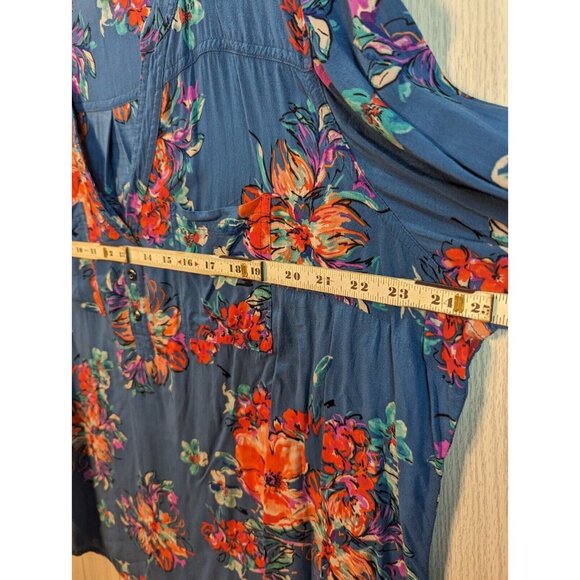 Torrid Sz 2, 2X Blue Harper Georgette Floral Blouse Sheer 3/4 Sleeve V Neck Top - Picture 6 of 6